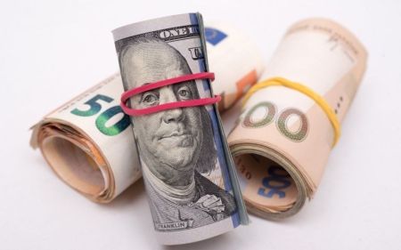 Курс валют на вихідні, 16-17 березня: скільки коштують долар, євро і злотий