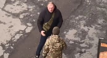 У Житомирі перехожий з кулаками накинувся на працівника ТЦК: поліція знайшла нападника (відео)