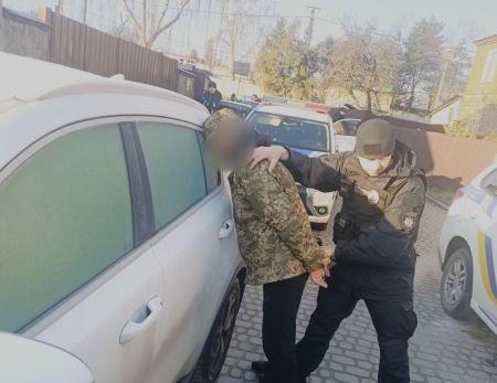 У Львові двоє чоловіків пограбували банк: кадри і деталі затримання