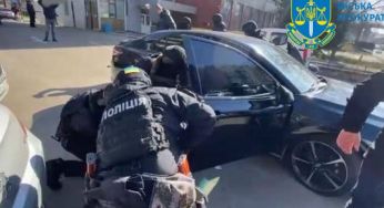 Видавали себе за працівників ТЦК та ДБР: шахраї виманили у киянина 1,7 млн грн, погрожуючи “мобілізацією”