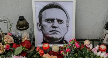 Росіяни вже продають землю з могили “великомученика” Навального: ціна зашкалює