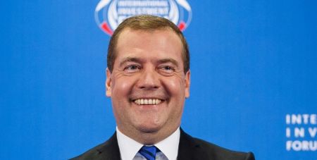 Медведєв назвав Латвію “країною, якої не існує” і опублікував фото шибениці