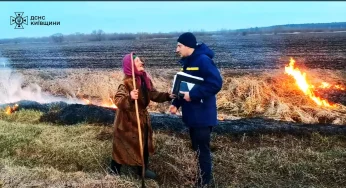 У ДСНС розповіли, як вмовляли бабусю-палійку припинити підпалювати поля (ВІДЕО)