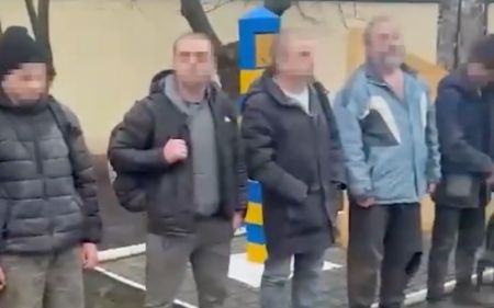 Втеча від мобілізації: українці “купують” дітей та хоронять чужих бабусь