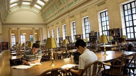 У Гарварді вилучили з бібліотеки книгу в обкладинці з людської шкіри