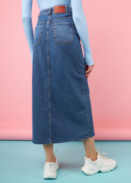 Бути в тренді: які джинсові спідниці зараз в моді