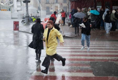 Діставайте парасольки: сьогодні Україну охоплять дощі, зливи та грози