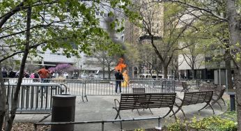 Чоловік підпалив себе біля суду, де відбувається процес у справі Трампа: фото