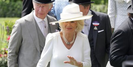 Дуже багато діамантів: найцікавіші прикраси королеви Камілли