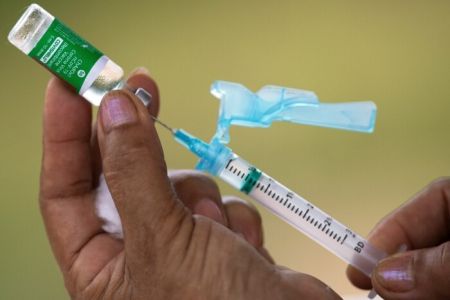 AstraZeneca вперше визнала, що її вакцина від коронавірусу може викликати тромби