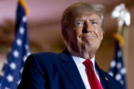 Суд відмовив Трампу в закритті справи про втручання у вибори