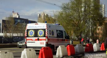 У Києві чоловік з ножем напав на працівників ТЦК
