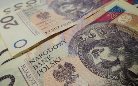 Курс валют на 1 квітня: скільки коштують долар, євро і злотий