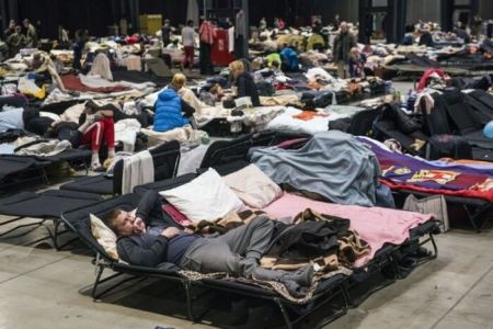 Скільки українців за кордоном не цікавляться новинами про Україну: неочікувана цифра