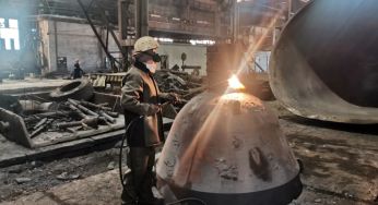 Проблеми з персоналом: в Україні змушені наймати на заводи жінок, — FT