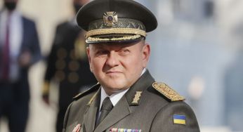 Залужний показав, як вправно стріляє з пістолета: реакція українців у соцмережі