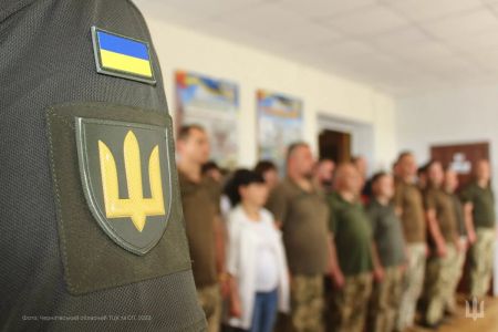 Як у перші дні війни: до київських ТЦК вишикувались черги. Відео
