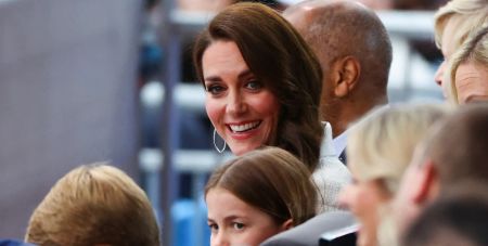 Онкохвору Кейт Міддлтон помітили на прогулянці з дітьми та чоловіком