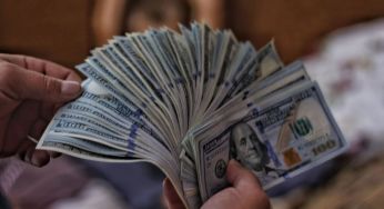 Українська гривня знецінилася: на скільки подорожчав долар в обмінниках Києва