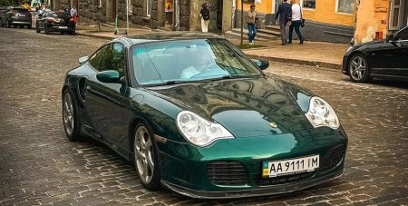 Спорткар на кожен день: у Києві помітили рідкісний Porsche 2000-х (фото)