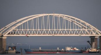 У тимчасово окупованому Криму пролунали вибухи: горить російський порт Кавказ