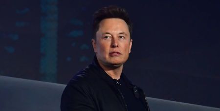 Ілон Маск вважає, що ШІ замінить усіх людей на роботі, але принесе їм величезний дохід