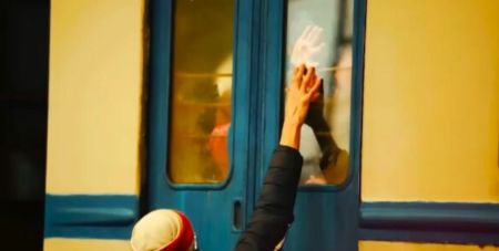 Частину українок не випустять за кордон: стало відомо, хто у списках