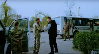 Справжній екшн на Закарпатті: роми прийшли до ТЦК зі зброєю відбивати односельця