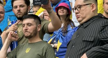 На трибунах Євро-2024 за Україну вболівали двійники Зеленського і… Кім Чен Ина (фото)