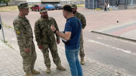 Представники ТЦК по-новому перевірятимуть дані призовників на вулицях