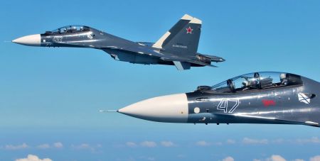 Путін став літати Росією в супроводі винищувачів Су-30СМ (відео)