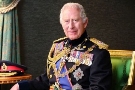 Британія показала новий портрет короля Чарльза III