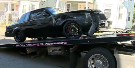 Протаранили 15 авто: злодії викрали та розбили раритений спорткар за $200 000