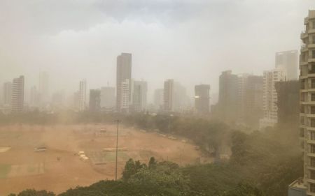 На світ обрушилася масивна пилова буря довжиною 320 км: її видно із космосу