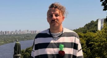 Після скандальної заяви про дівчину у клітці Євген Клопотенко публічно звернувся до жінок