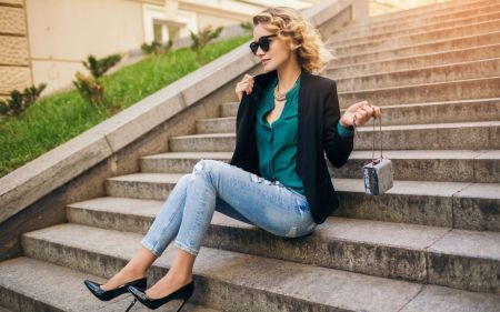 Стильні літні образи з джинсами для жінок, які пасуватимуть абсолютно всім