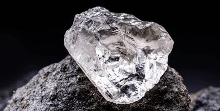 Другий за кілька тижнів: фермер знайшов алмаз вагою 6,65 карата (фото)