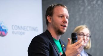 Видавали себе за студентку з Києва: за євродепутатом намагалися шпигувати
