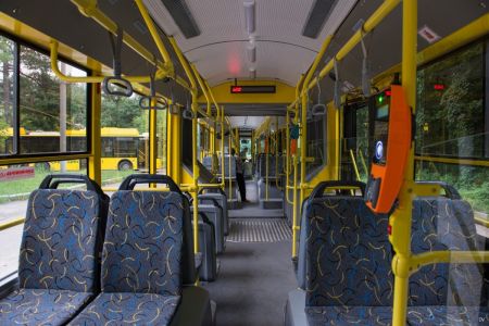 Чоловік у формі побив дівчину, яка заступилась за кондукторку: деталі скандалу в Одесі