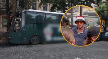 Переплутав з ТЦК: в Одесі чоловік підпалив квестовий автобус (відео)