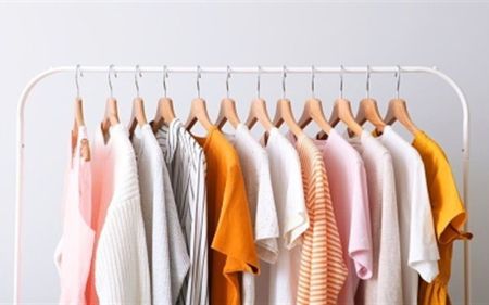 Одяг якого кольору потрібно носити в спеку, щоб не пітніти та почуватися комфортно