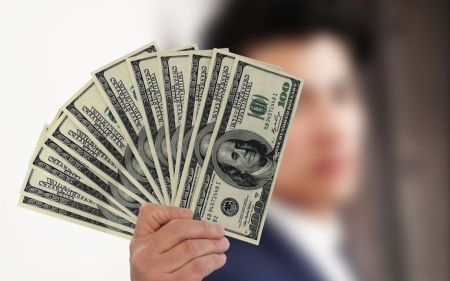 Чоловік розбагатів на 50 000 доларів завдяки номерному знаку авто незнайомця