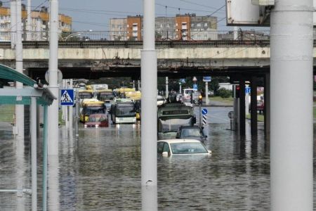 Місто паралізоване. У Мінську надзвичайна ситуація через сильні зливи
