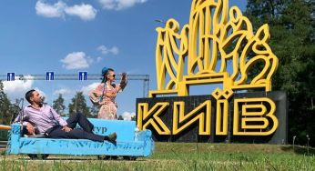 Мандрівник на дивані з колесами доїхав до Києва, подолавши 650 км (відео)