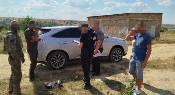 “Я бажаю багатства, золота, срібла”: у посадовця ДМС знайшли “список бажань”