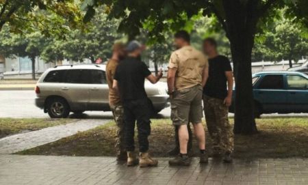 Нові правила мобілізації: як зрозуміти, чи має законну силу повістка, яку вам вручають