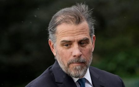 Син Байдена подав до суду на Fox News через відверті зображення