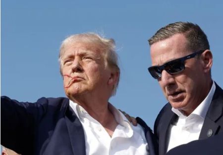 Трамп про замах: я почув постріли і відчув, як куля пробила шкіру