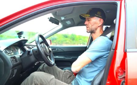 Через вік заборонять керувати авто: а права будуть з терміном придатності