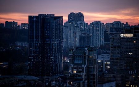 Відключення світла в Україні: як зменшити тривогу у дитини через темряву